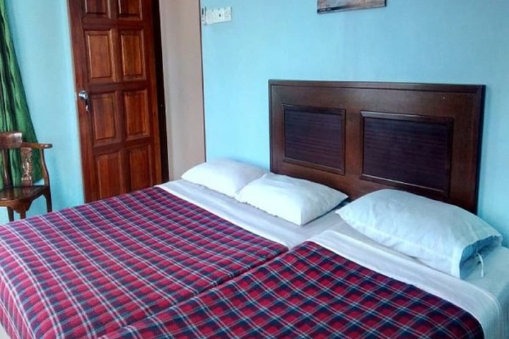 Room 11 of 28