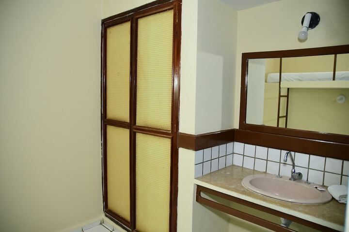 Room 9 of 82