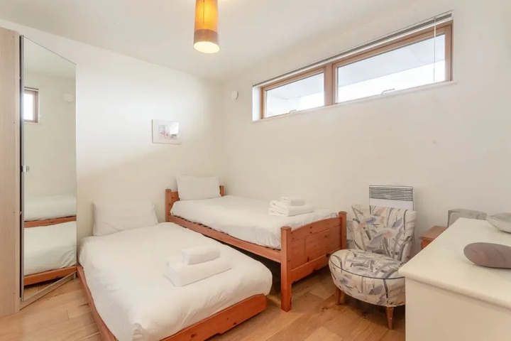 Room 4 of 11