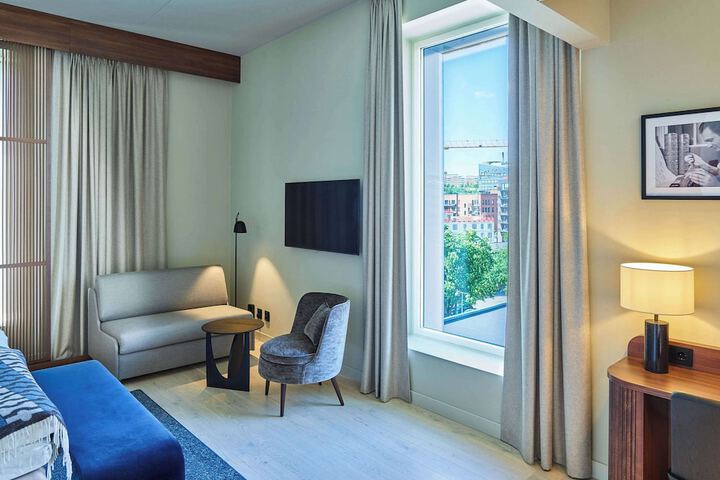 Room 28 of 100