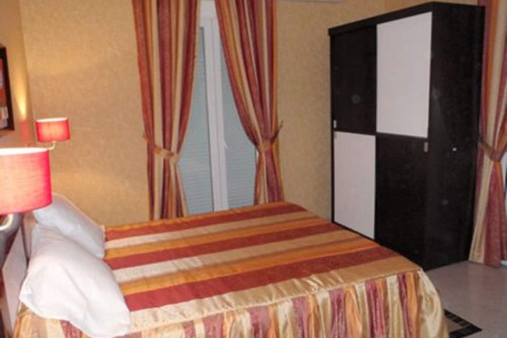 Room 13 of 31