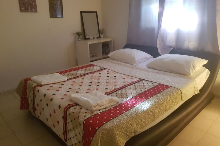 Room 2 of 32