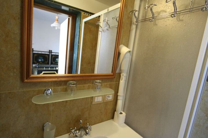 Room 10 of 20