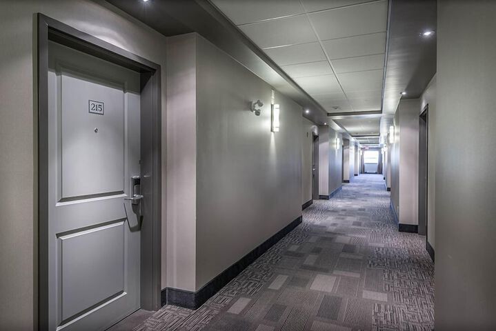 Ballroom/Hall 29 of 34