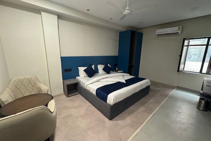 Room 7 of 26