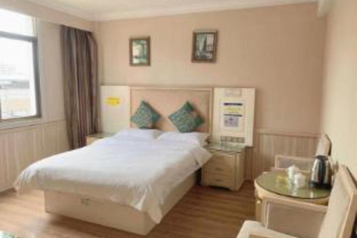 Room 4 of 5