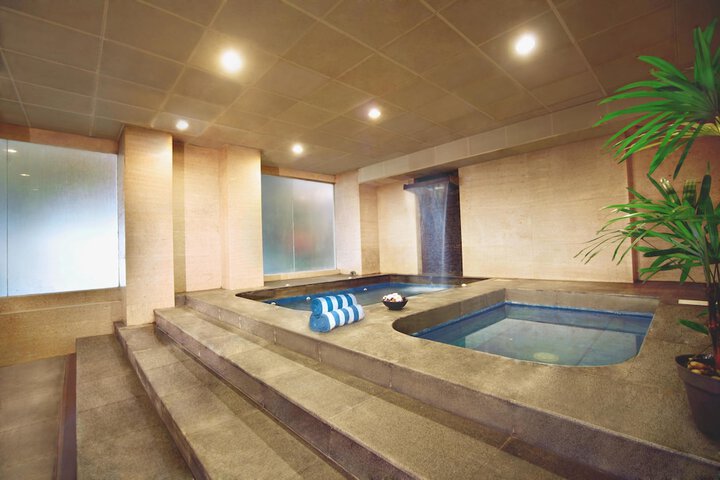 Hotel with Pool