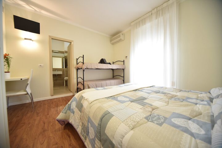 Room 9 of 21
