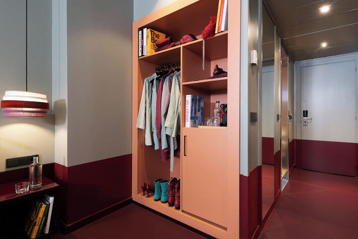 Room 17 of 34
