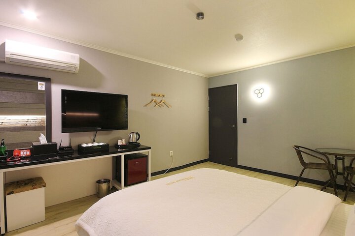 Room 57 of 118
