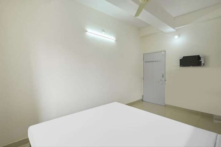 Room 11 of 12