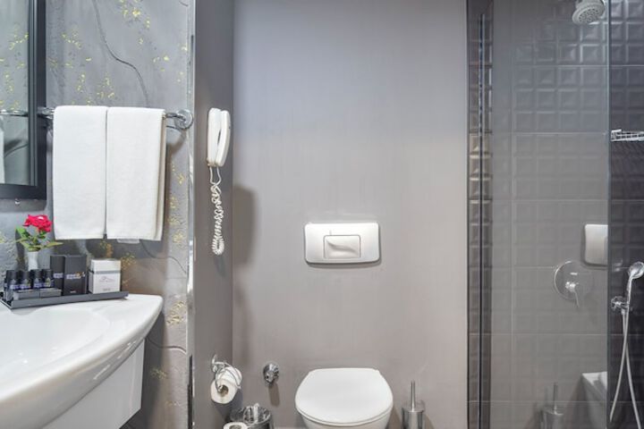 Room 10 of 31