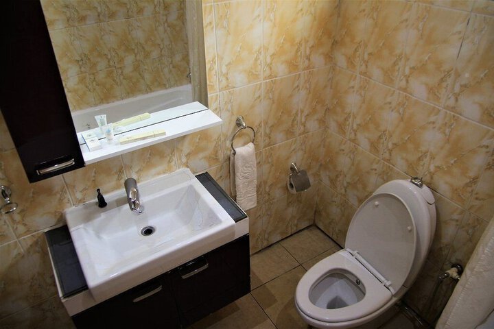 Room 12 of 19