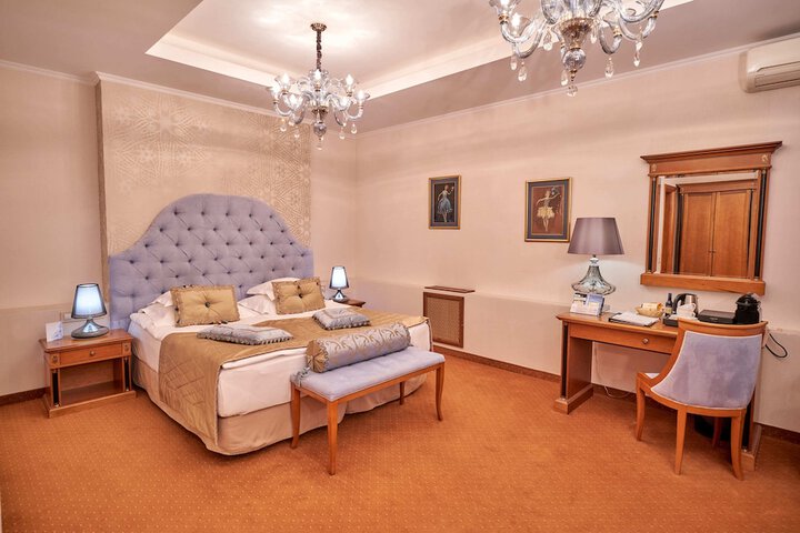 Room 23 of 57