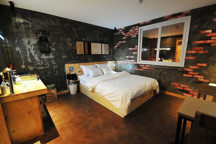 Room 8 of 32