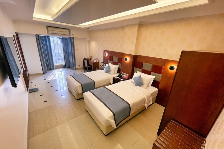 Room 11 of 27
