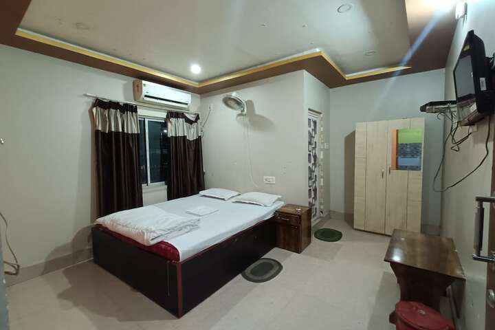 Room 4 of 13