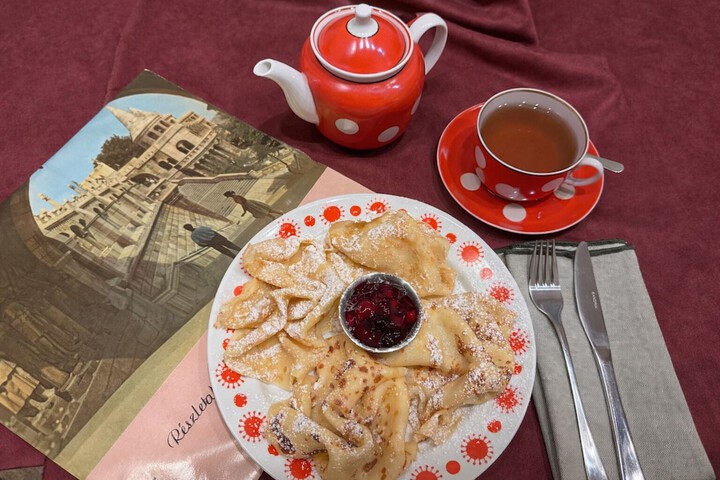 Breakfast/Coffee Service 38 of 52