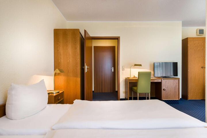 Room 14 of 110