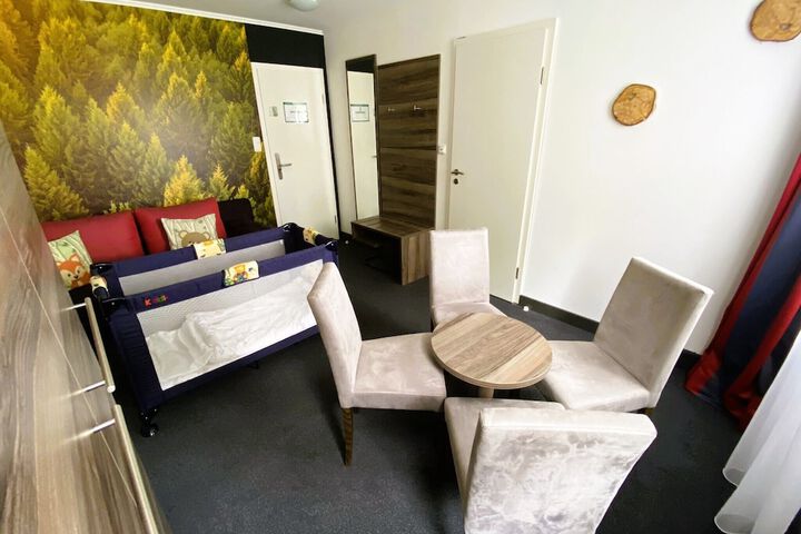 Room 33 of 81