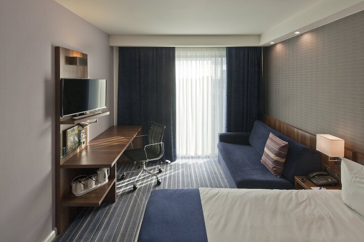 Room 13 of 26