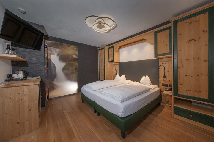 Room 52 of 216