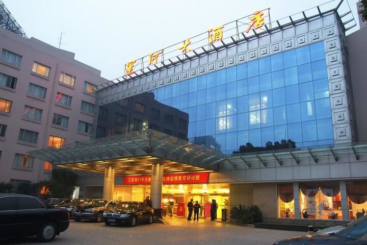 WUXI CANAL GRAND HOTEL