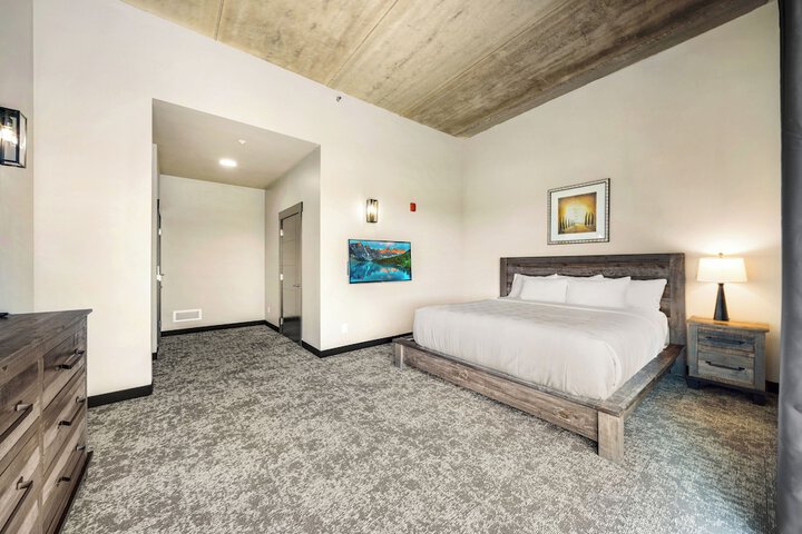 Room 12 of 65