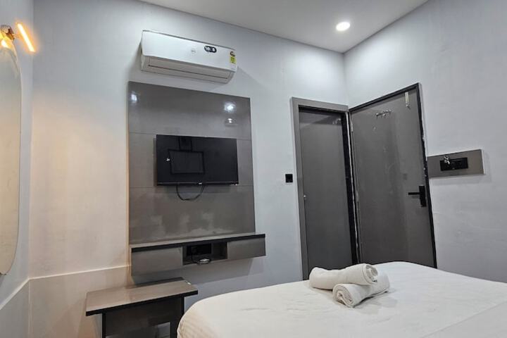 Room 8 of 24