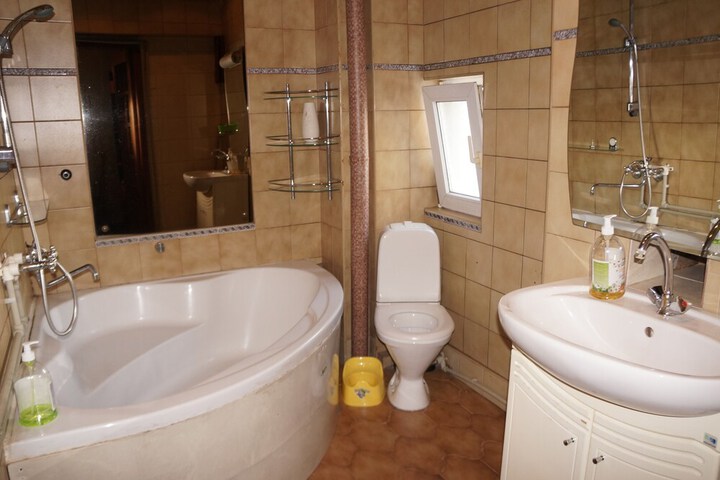 Room 10 of 11