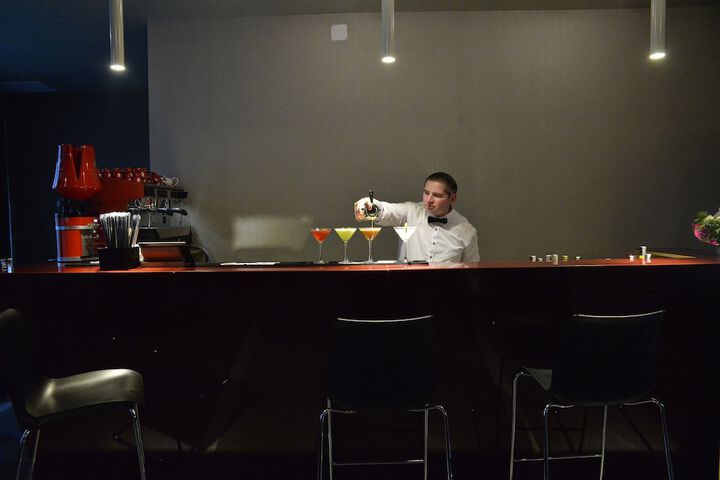 Lounge 41 of 62