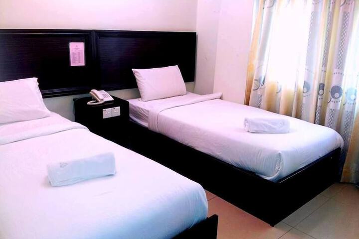 Room 9 of 34