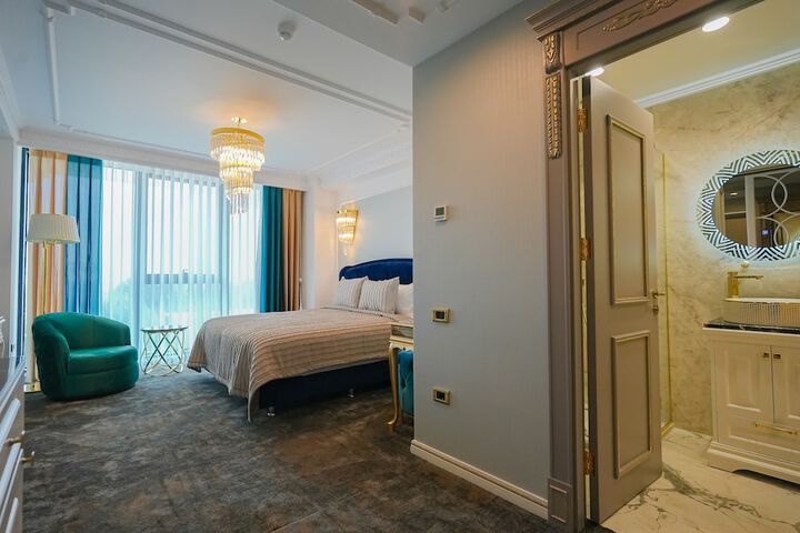Room 4 of 64