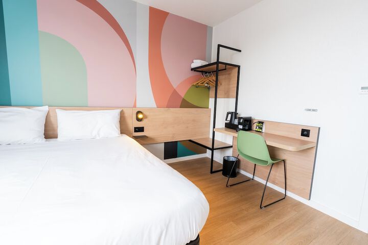 Room 15 of 77