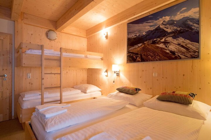 Room 5 of 40
