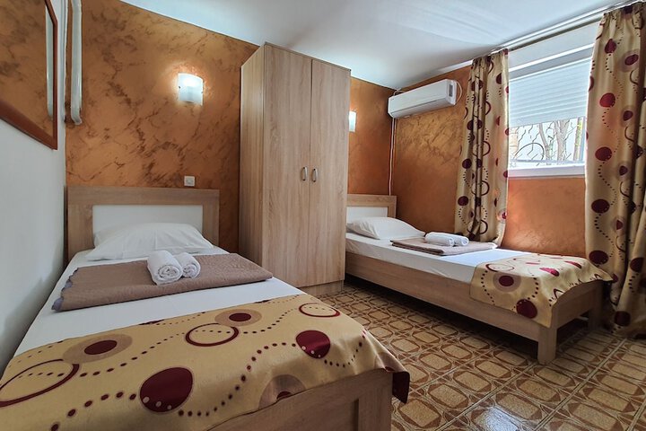 Room 19 of 42