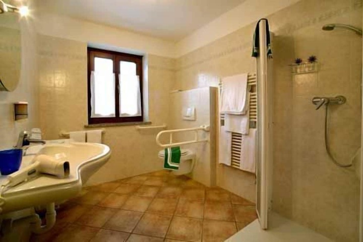 Room 6 of 38