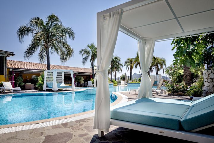 Hotel Pool
