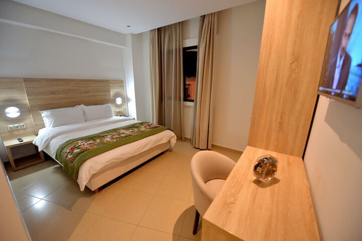 Room 10 of 50