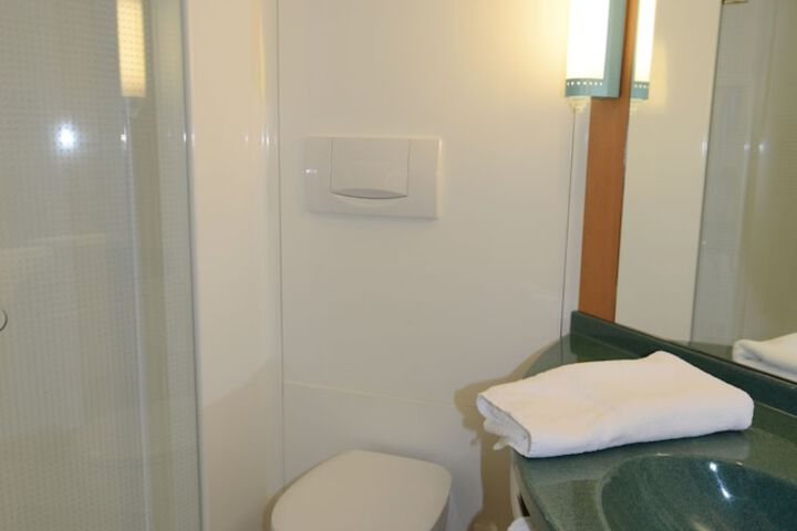 Room 26 of 77