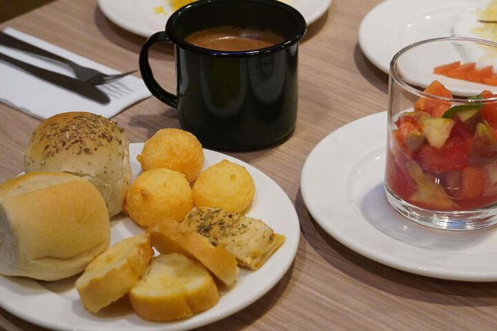 Breakfast/Coffee Service 73 of 110