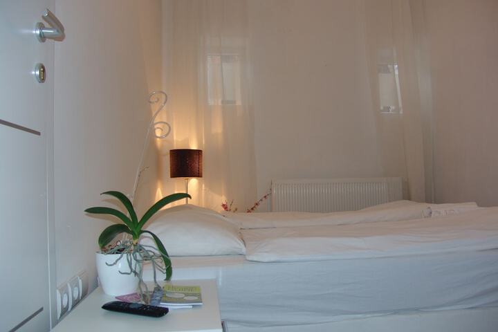 Room 13 of 62