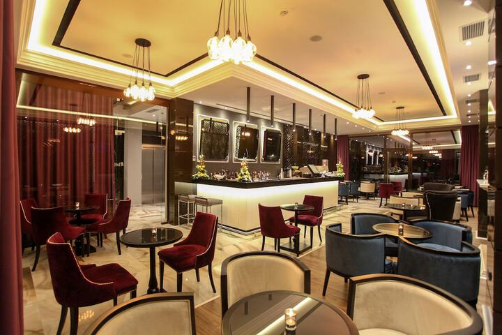 Lounge 79 of 102
