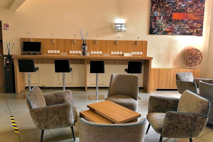 Lounge 57 of 77