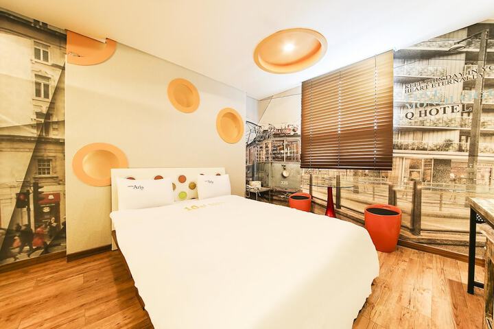 Room 2 of 49