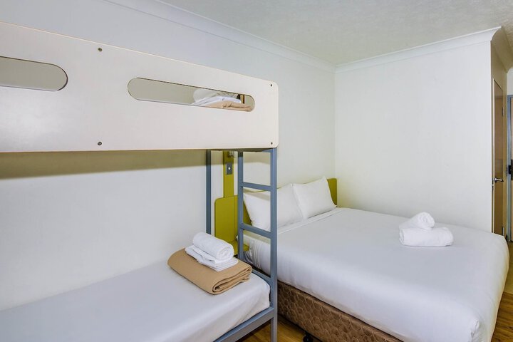 Room 18 of 46
