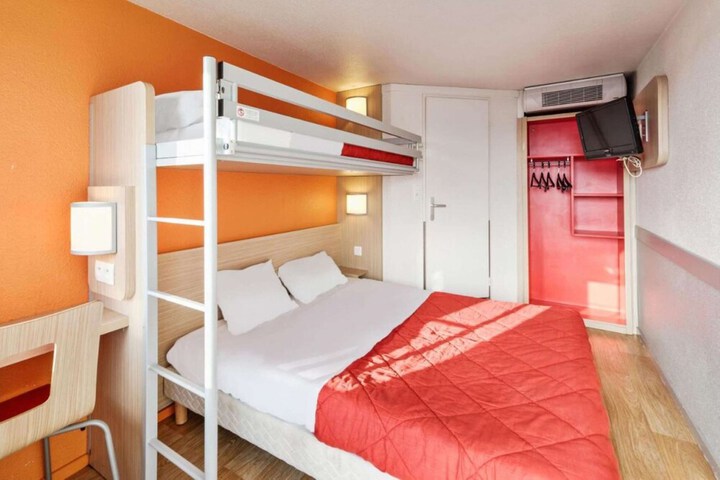 Room 17 of 48