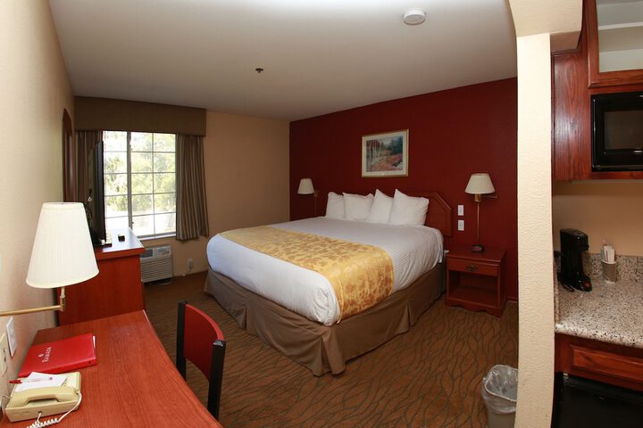 Queen Bed Accessible (15 of 21)