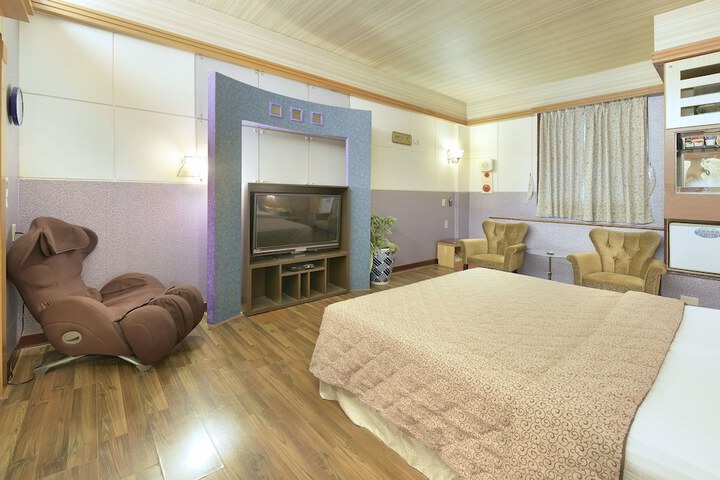 Room 17 of 64