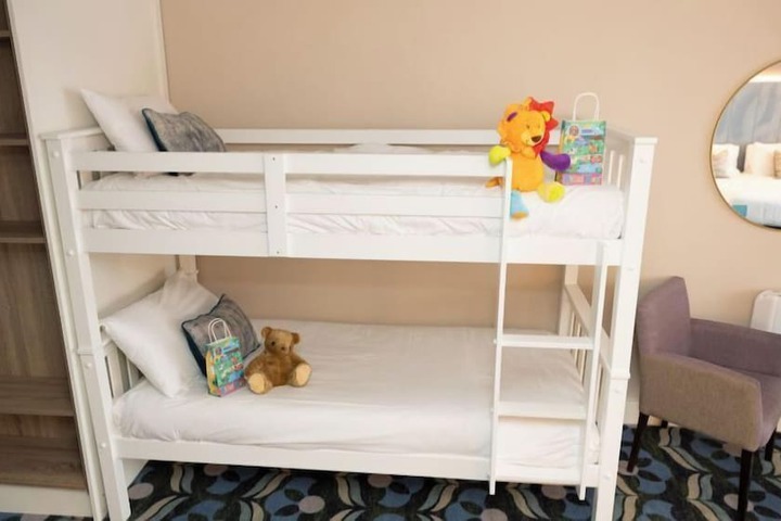 Room 32 of 42